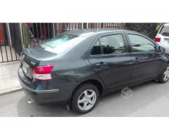 Toyota yaris sedan 2010
