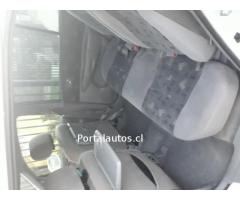 por traslado vendo auto mazda premacy año 2004