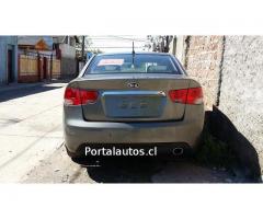 Vendo Kia Cerato c sx full 2011