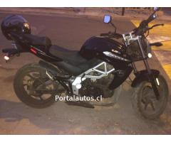 Motocicleta UM Xtreet 200