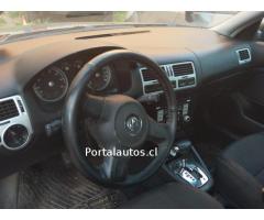 VW BORA  2010 Automático