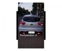 Vendo Kia Rio 5 1.4L 6MT DAB ABS AC Full equipo