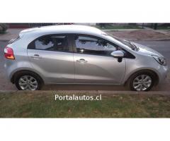 Vendo Kia Rio 5 1.4L 6MT DAB ABS AC Full equipo